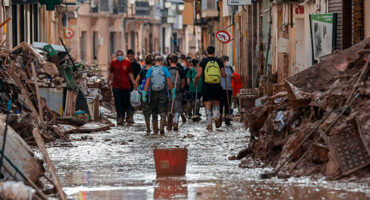 Indemnización del seguro y cese de actividad para autónomos afectados por la DANA: ¿cómo solicitarlos?