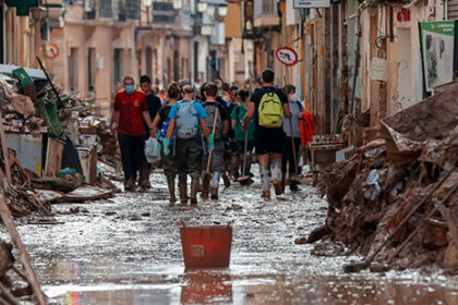 Indemnización del seguro y cese de actividad para autónomos afectados por la DANA: ¿cómo solicitarlos?