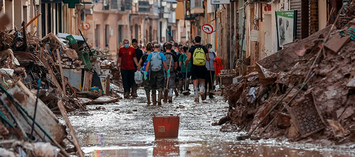 Indemnización del seguro y cese de actividad para autónomos afectados por la DANA: ¿cómo solicitarlos?